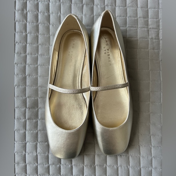 Brand New! Marc Fisher “Urella” Gold Mary Jane Flats - Picture 2 of 9